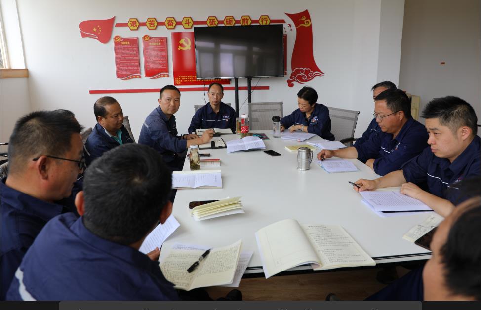 研究讨论现场.jpg